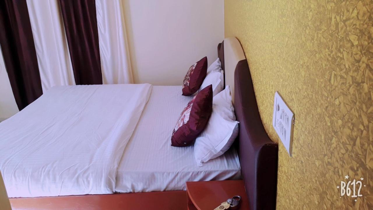 Paradise Hotel For Couples Mount Abu Bagian luar foto