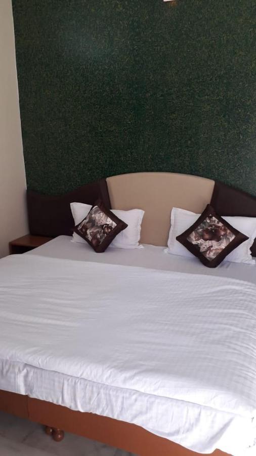 Paradise Hotel For Couples Mount Abu Bagian luar foto